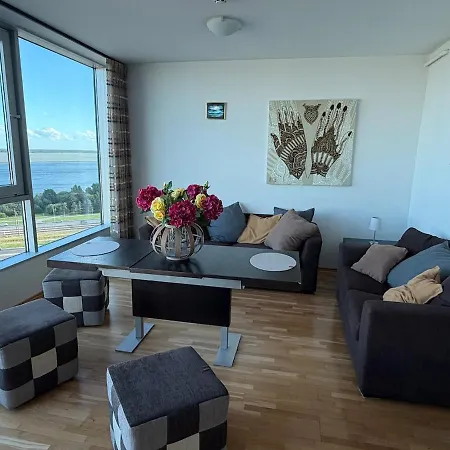 Apartment Sky-high Lake-view Retreat, Near City, Airport&bus
