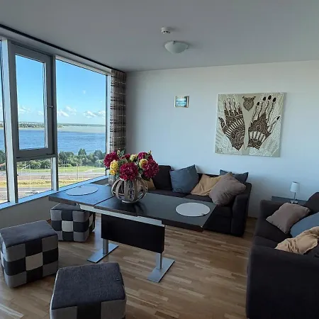 Apartment Sky-high Lake-view Retreat, Near City, Airport&bus Reval