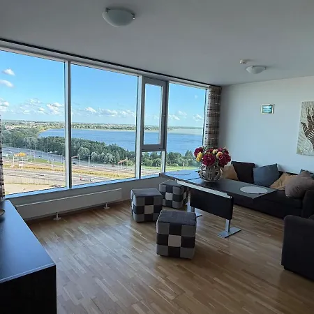 Sky-high Lake-view Retreat, Near City, Airport&bus Apartment *
