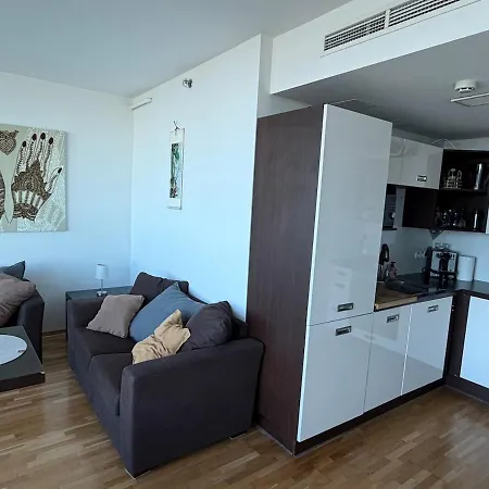 Sky-high Lake-view Retreat, Near City, Airport&bus Apartment Reval