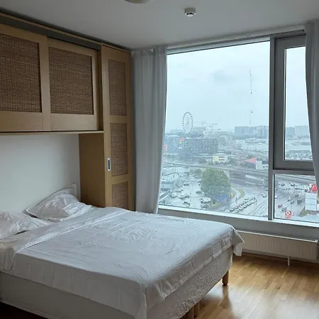 Sky-high Lake-view Retreat, Near City, Airport&bus