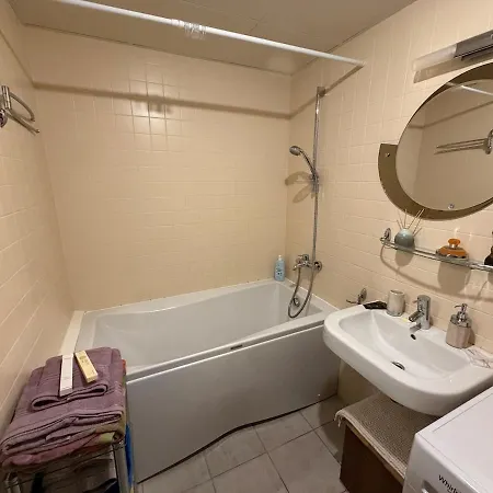 Sky-high Lake-view Retreat, Near City, Airport&bus Apartment