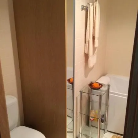 Sky-high Lake-view Retreat, Near City, Airport&bus Apartment *